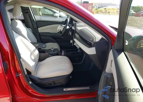 2021 Ford Mustang Mach-E Premium из США, поврежденный, VIN 3FMTK3SU6MMA43085